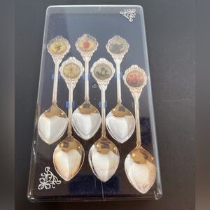 Boxed Set Six Australian Tea Spoons depicting the Flowers of Western Australia